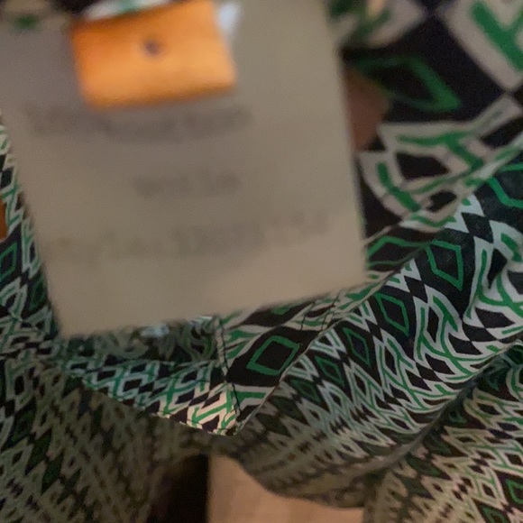 Tory Burch crop tunic logo print blouse side slit  size 6 GC - Picture 15 of 16